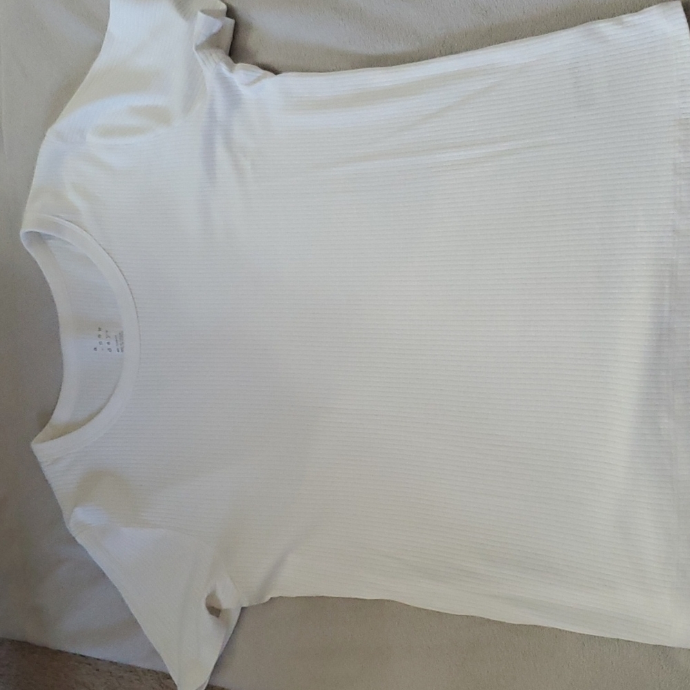 White ribbed tee